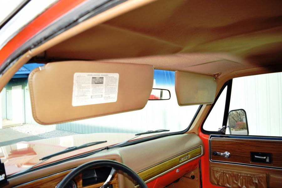 Детали интерьера Chevrolet C10 Cheyenne Super 1974 года  (фото 206 из 365)